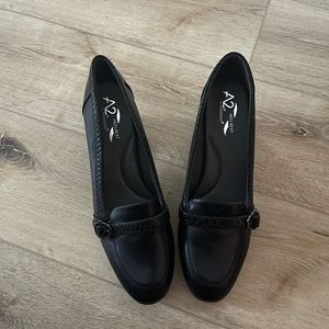 Women’s size 12 A2 by Aerosoles Black dress shoes.